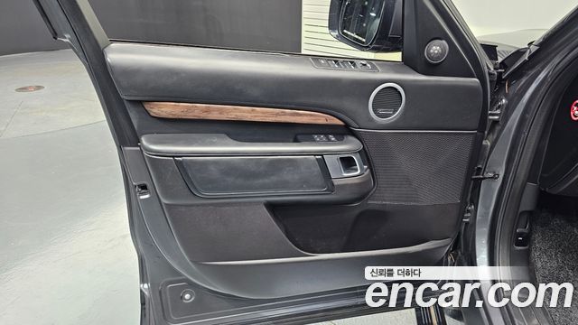 Land Rover Discovery 5 3.0 SD6 HSE Luxury 2019 — фото 24