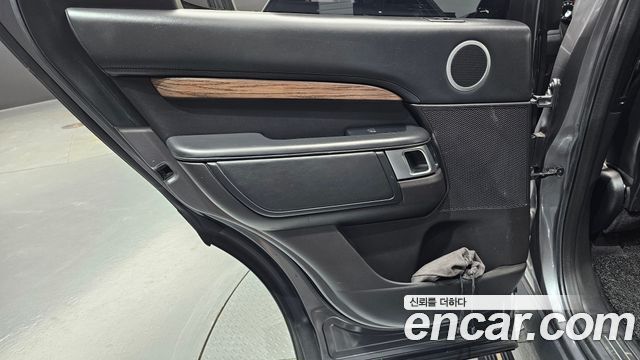 Land Rover Discovery 5 3.0 SD6 HSE Luxury 2019 — фото 25