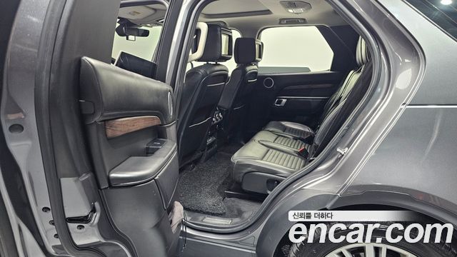 Land Rover Discovery 5 3.0 SD6 HSE Luxury 2019 — фото 26