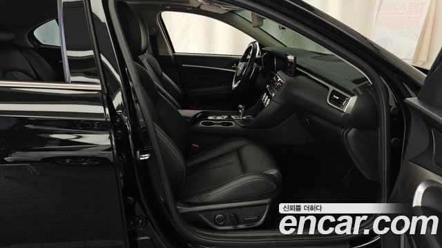 Genesis G70 Shooting Brake Gasoline 2.0T 4WD 2023 — фото 11