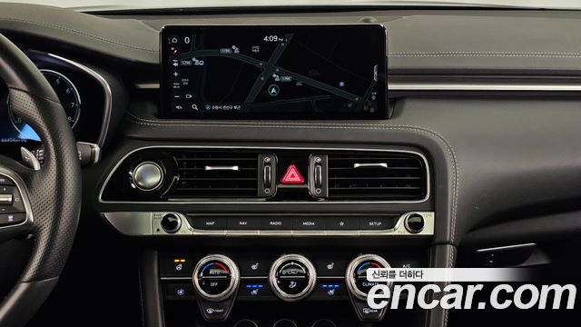 Genesis G70 Shooting Brake Gasoline 2.0T 4WD 2023 — фото 14