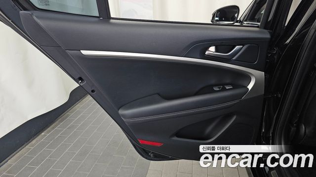 Genesis G70 Shooting Brake Gasoline 2.0T 4WD 2023 — фото 25