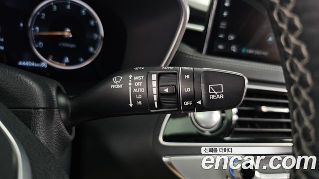 Genesis G70 Shooting Brake Gasoline 2.0T 4WD 2023 — фото 33
