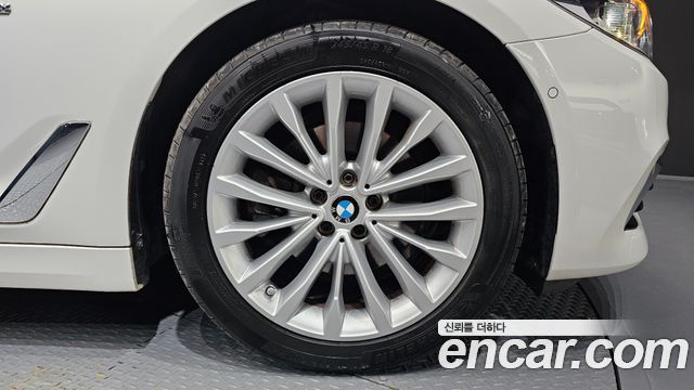 BMW 5 Series (G30) 520d Luxury Special Edition 2018 — фото 21