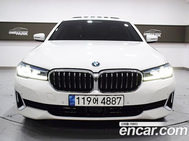 BMW 5 Series (G30) 530e Luxury 2022 — фото 2