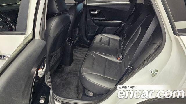 Kia Niro 1.6 HEV Prestige 2020 — фото 12