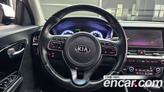 Kia Niro 1.6 HEV Prestige 2020 — фото 14