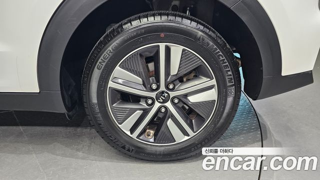 Kia Niro 1.6 HEV Prestige 2020 — фото 21