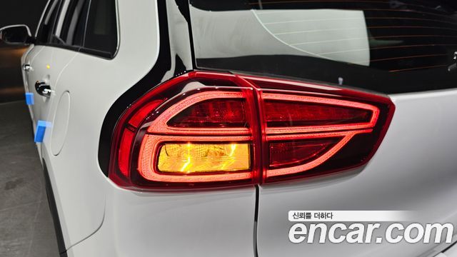 Kia Niro 1.6 HEV Prestige 2020 — фото 23