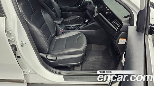 Kia Niro 1.6 HEV Prestige 2020 — фото 26