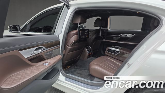 BMW 7 Series (G11) 730Ld xDrive Design Pure Excellence 2020 — фото 17