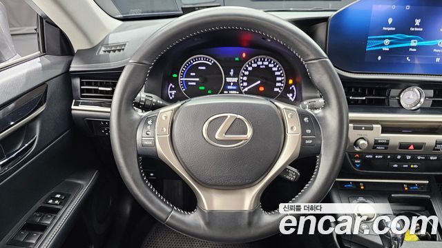 Lexus ES300h premium XV60 2015 — фото 13