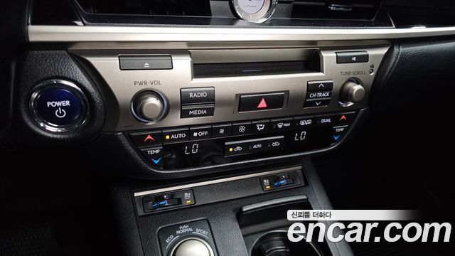 Lexus ES300h premium XV60 2015 — фото 19