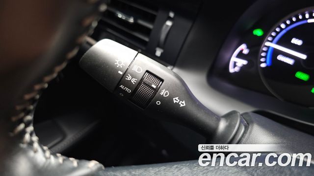 Lexus ES300h premium XV60 2015 — фото 29