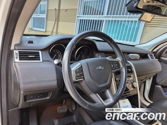 Land Rover Discovery Sport 2.2 SD4 SE 2017 — фото 6