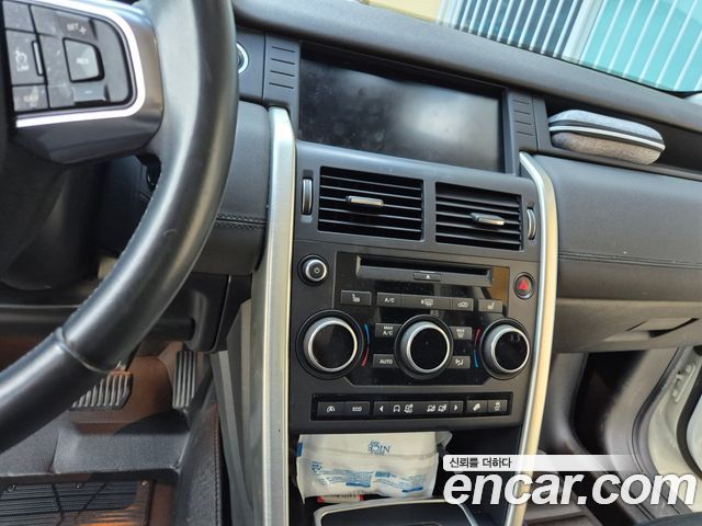Land Rover Discovery Sport 2.2 SD4 SE 2017 — фото 16