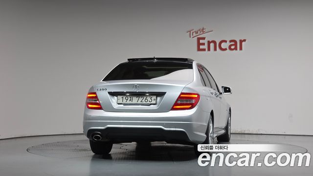 Mercedes-Benz C-Class (W204) C200 CGI AVANTGARDE 2012 — фото 4