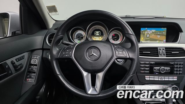 Mercedes-Benz C-Class (W204) C200 CGI AVANTGARDE 2012 — фото 17