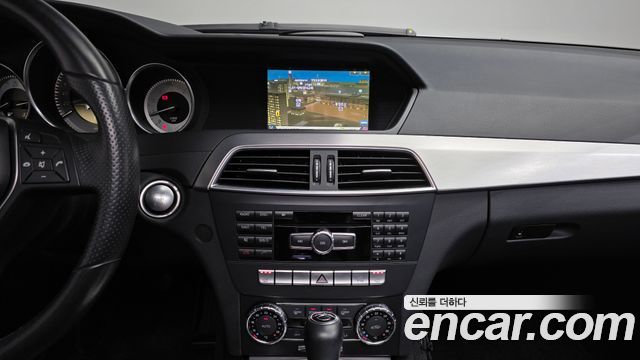 Mercedes-Benz C-Class (W204) C200 CGI AVANTGARDE 2012 — фото 18