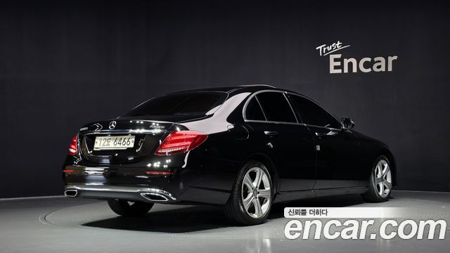 Mercedes-Benz E-Class (W213) E220d 4MATIC Avantgarde 2017 — фото 2