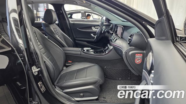 Mercedes-Benz E-Class (W213) E220d 4MATIC Avantgarde 2017 — фото 15