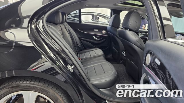 Mercedes-Benz E-Class (W213) E220d 4MATIC Avantgarde 2017 — фото 16