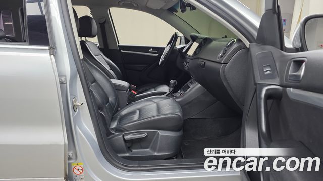 Volkswagen Tiguan 2.0 TDI Comfort 5N 2014 — фото 11