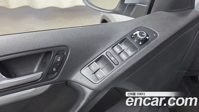 Volkswagen Tiguan 2.0 TDI Comfort 5N 2014 — фото 14