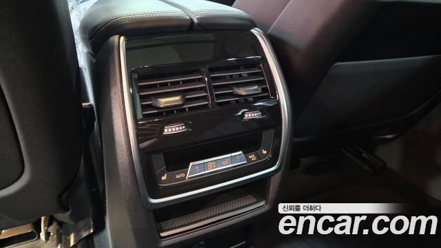 BMW X6 (G06) xDrive40i M Sport 2024 — фото 22