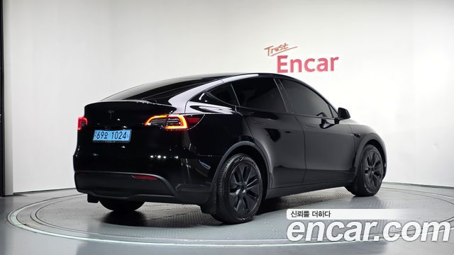 Tesla Model Y Long Range AWD 2024 — фото 2