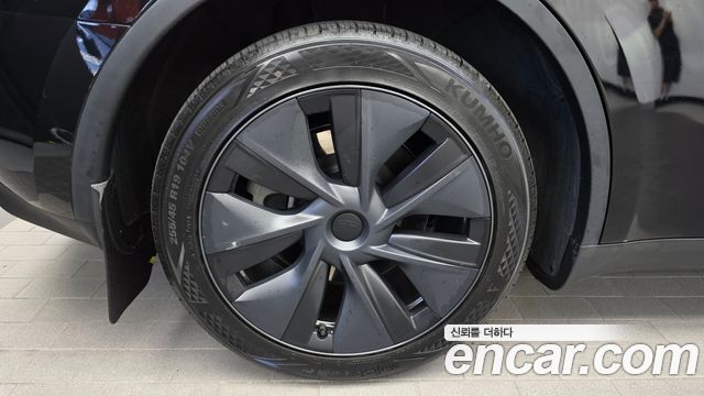 Tesla Model Y Long Range AWD 2024 — фото 5