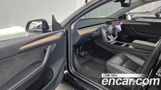 Tesla Model Y Long Range AWD 2024 — фото 10