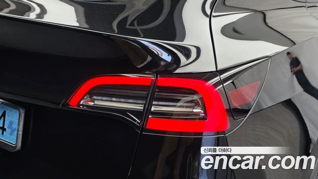 Tesla Model Y Long Range AWD 2024 — фото 23
