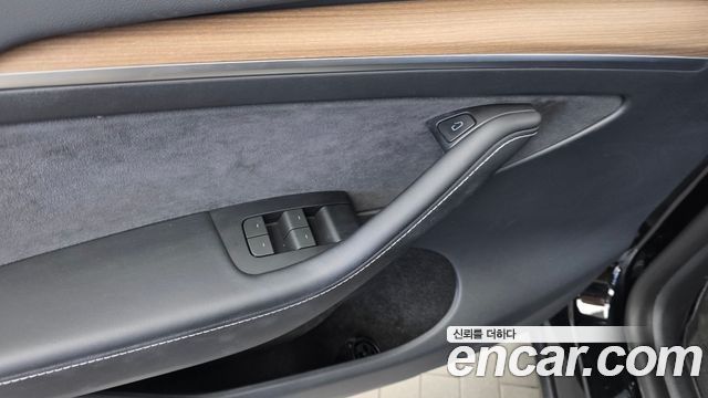 Tesla Model Y Long Range AWD 2024 — фото 30