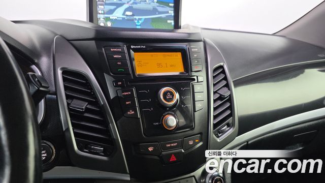 KG Mobility (SsangYong) Style Korando C 2.2 RX 2WD DLX 2018 — фото 16