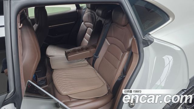 Porsche Taycan Turbo Cross Turismo 2025 — фото 12