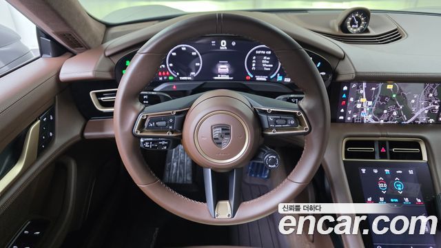 Porsche Taycan Turbo Cross Turismo 2025 — фото 14
