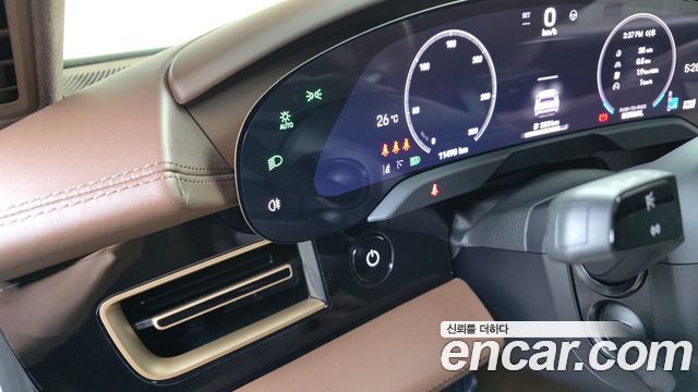 Porsche Taycan Turbo Cross Turismo 2025 — фото 28