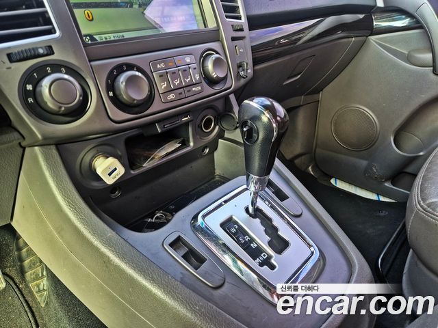 KG Mobility (SsangYong) Korando Turismo 4WD TX 11-seater 2016 — фото 15