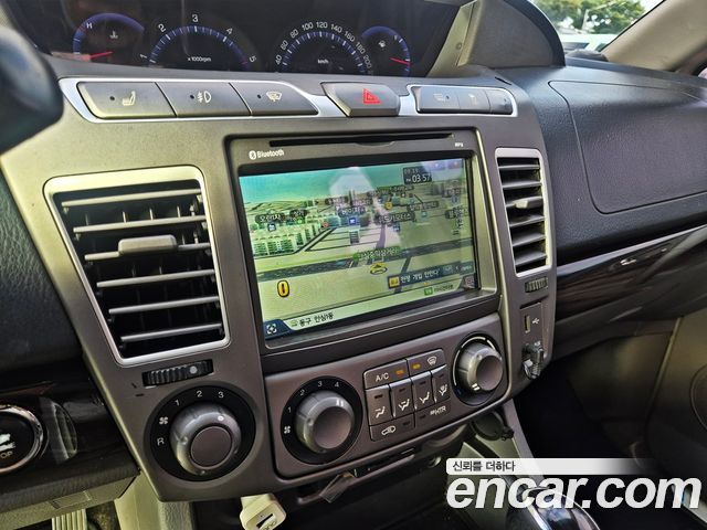KG Mobility (SsangYong) Korando Turismo 4WD TX 11-seater 2016 — фото 17