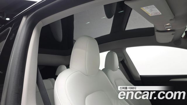 Tesla Model Y Long Range AWD 2024 — фото 15