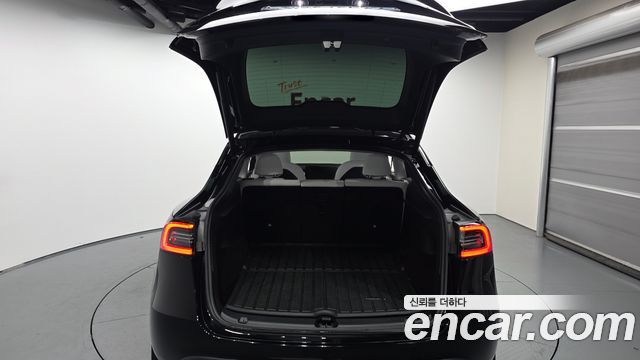Tesla Model Y Long Range AWD 2024 — фото 20