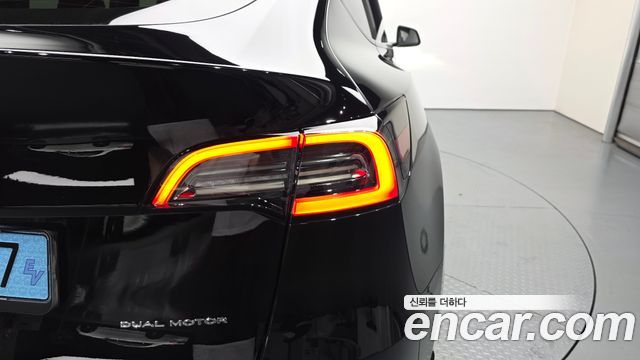 Tesla Model Y Long Range AWD 2024 — фото 23