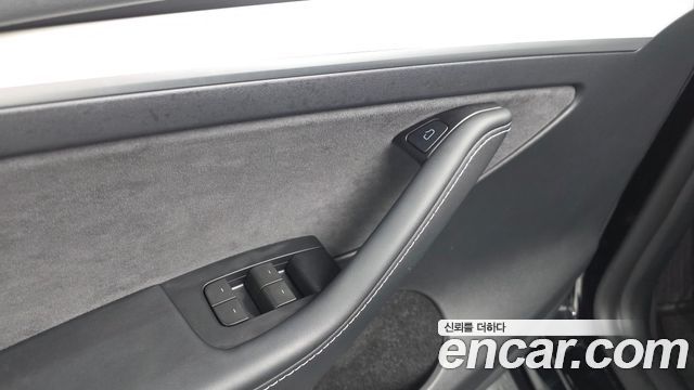 Tesla Model Y Long Range AWD 2024 — фото 29