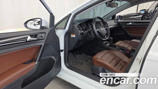 Volkswagen Golf (VII) 2.0 TDI Premium 2014 — фото 10