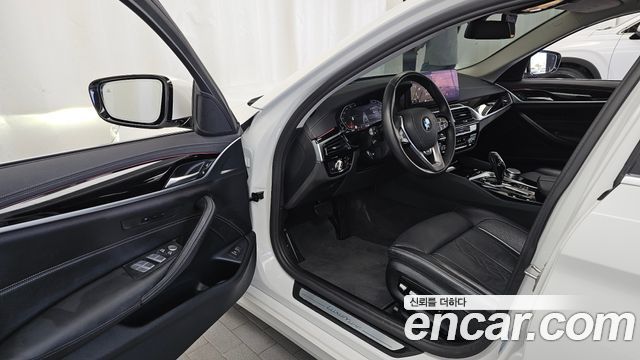BMW 5 Series (G30) 523d Luxury 2022 — фото 10