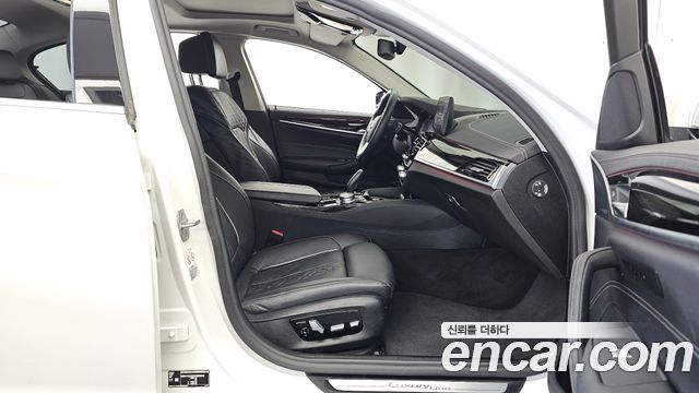 BMW 5 Series (G30) 523d Luxury 2022 — фото 11