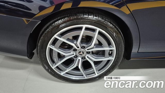 Mercedes-Benz E-Class (W213) E220d 4MATIC AMG Line 2021 — фото 5