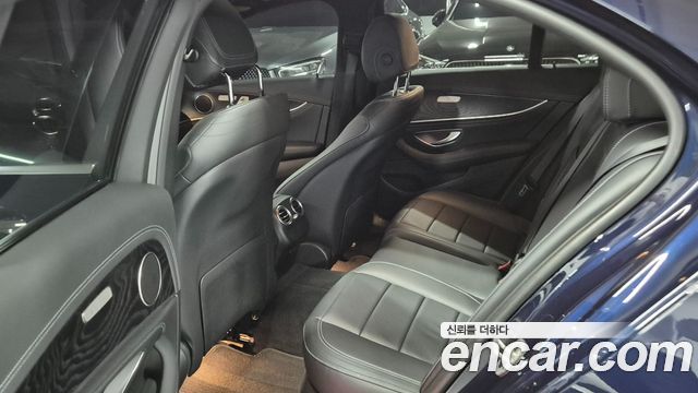 Mercedes-Benz E-Class (W213) E220d 4MATIC AMG Line 2021 — фото 17