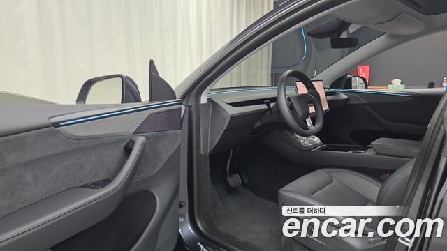 Tesla Model Y Long Range AWD 2025 — фото 10